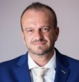 Stoupající popularita elektrických a hybridních aut zvyšuje nároky na automechaniky. Bude tato auta kde servisovat?